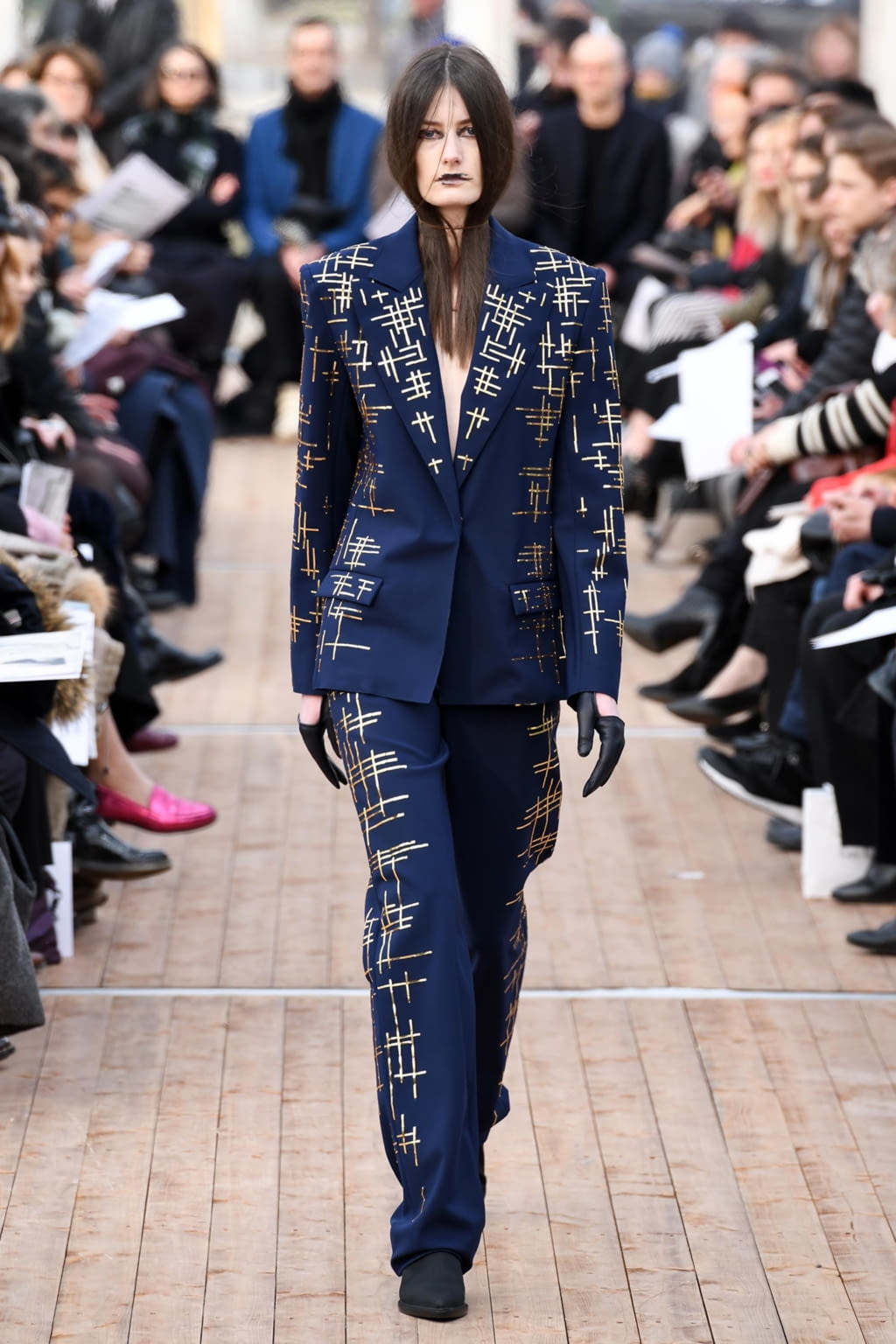 Fashion Week Paris Fall/Winter 2018 look 27 from the Guy Laroche collection 女装