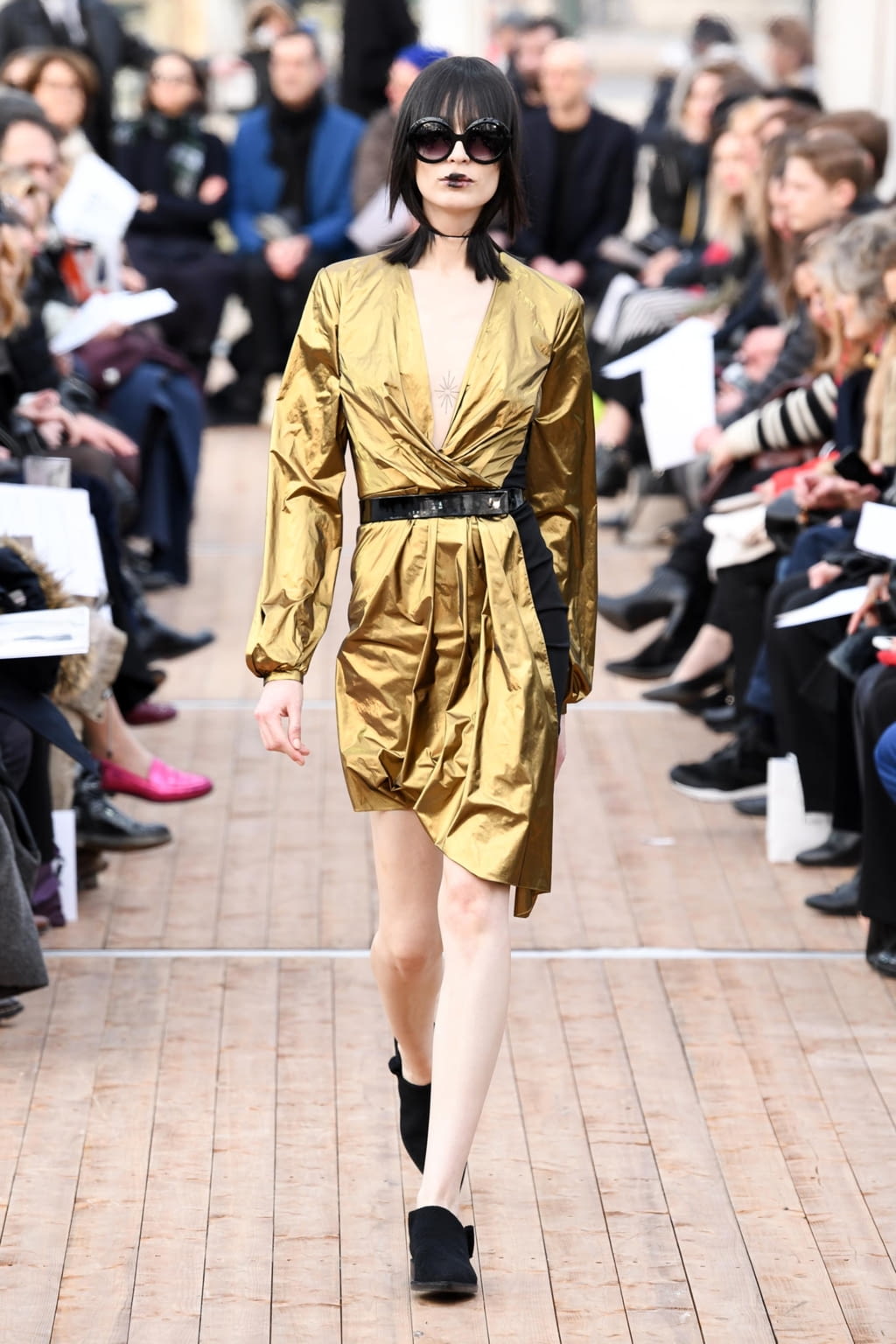 Fashion Week Paris Fall/Winter 2018 look 30 from the Guy Laroche collection 女装