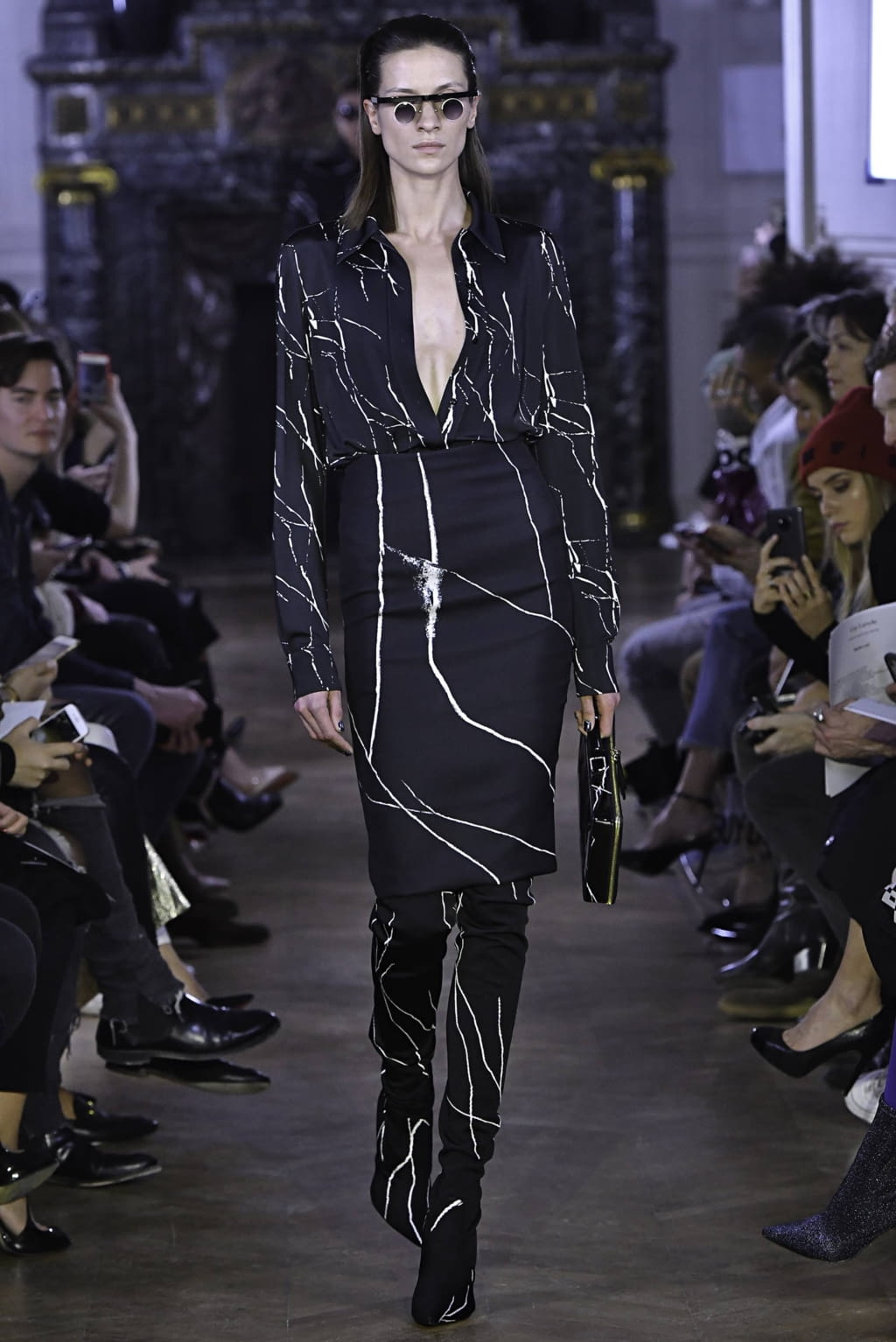 Fashion Week Paris Fall/Winter 2019 look 5 from the Guy Laroche collection 女装