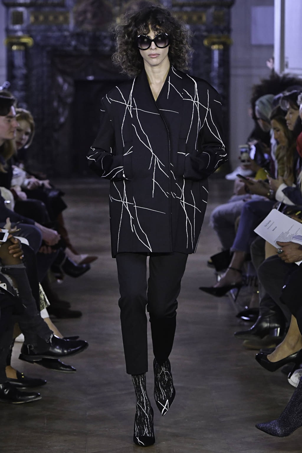 Fashion Week Paris Fall/Winter 2019 look 8 from the Guy Laroche collection 女装