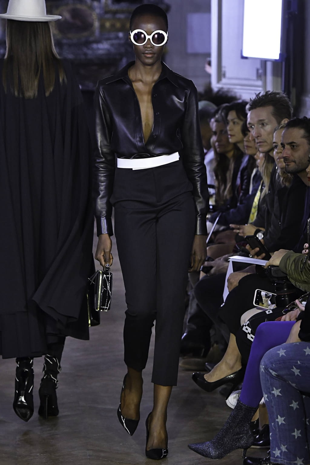Fashion Week Paris Fall/Winter 2019 look 12 from the Guy Laroche collection womenswear