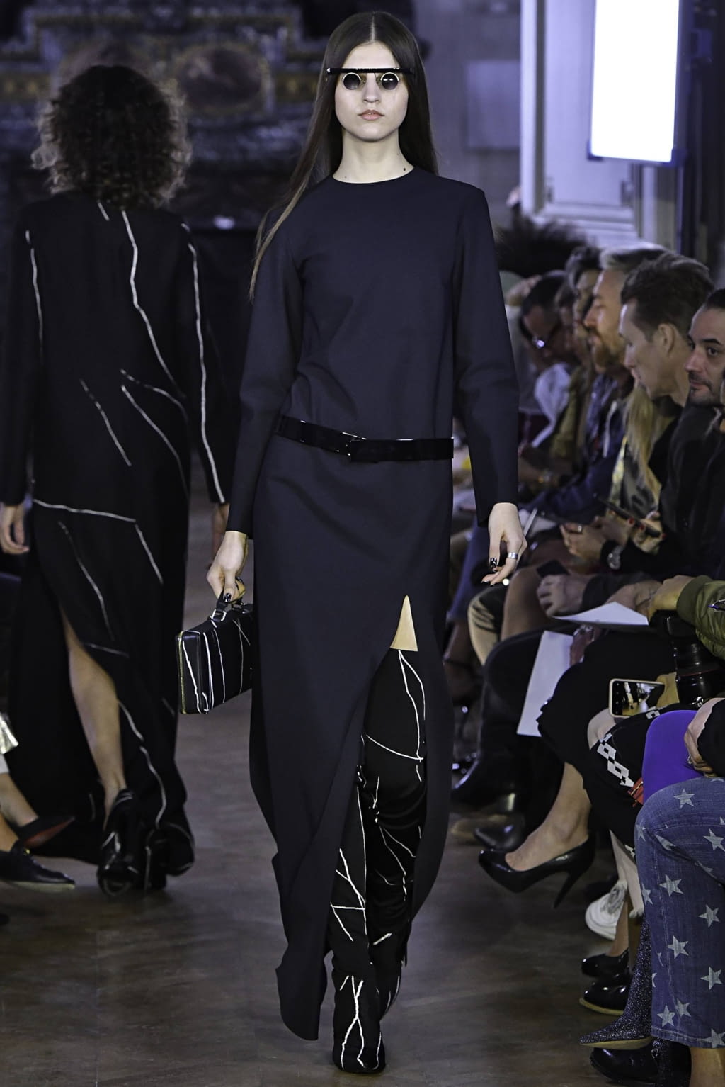 Fashion Week Paris Fall/Winter 2019 look 25 from the Guy Laroche collection womenswear