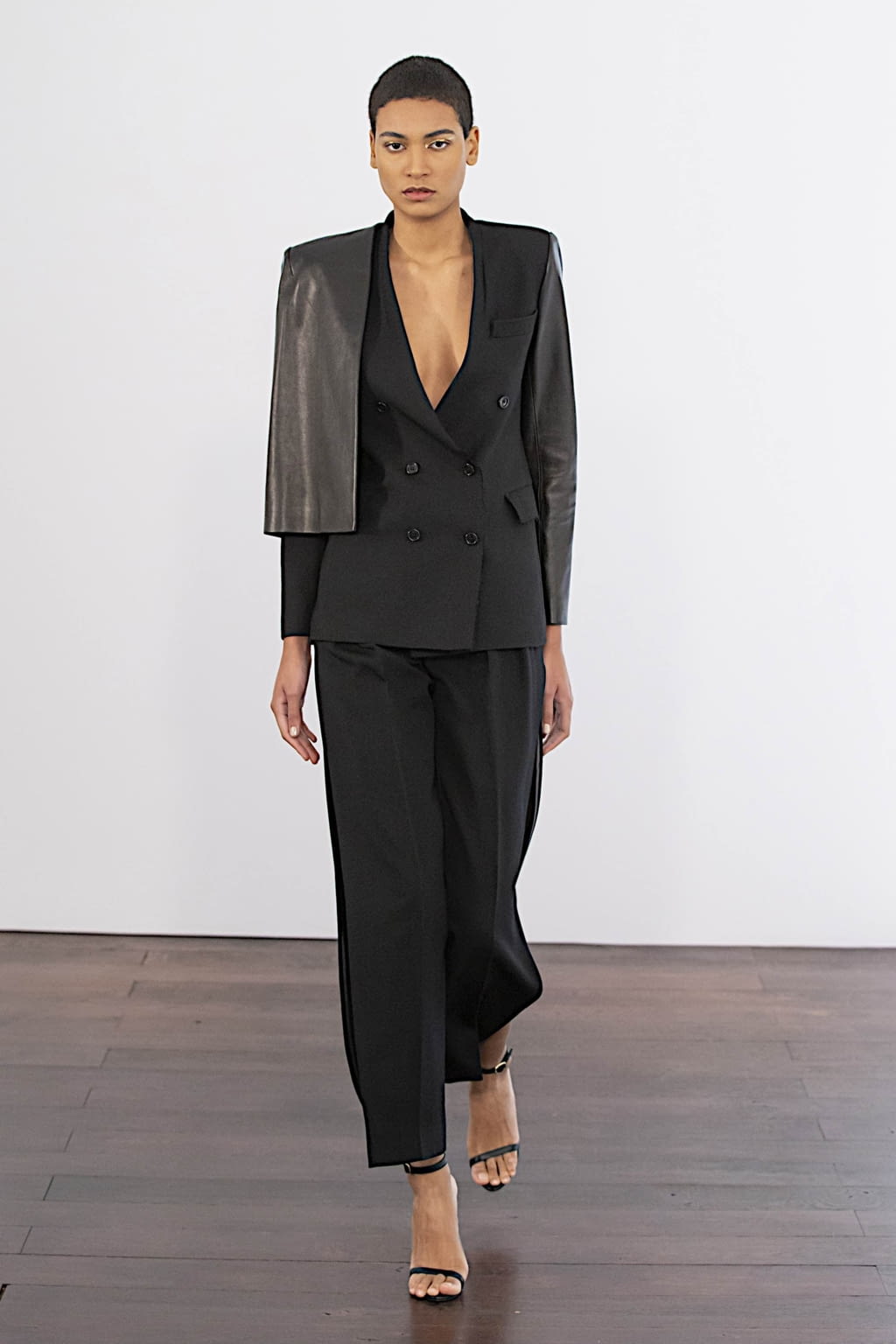 Fashion Week Paris Fall/Winter 2020 look 4 de la collection Guy Laroche womenswear