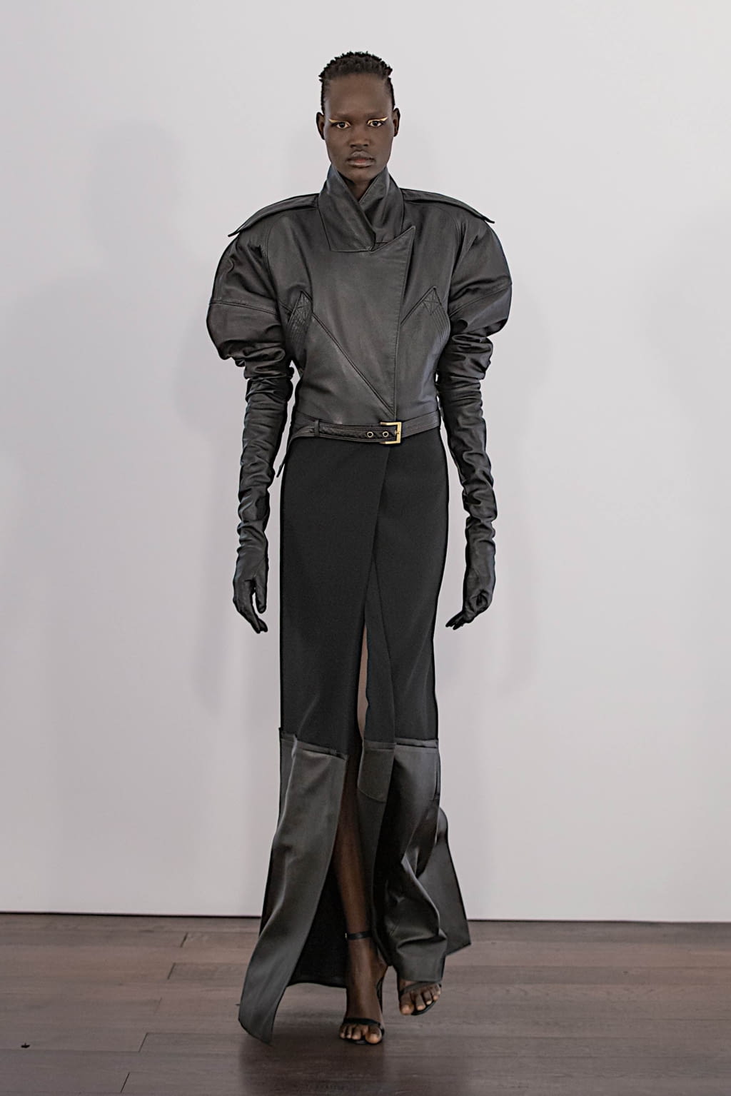 Fashion Week Paris Fall/Winter 2020 look 9 from the Guy Laroche collection womenswear
