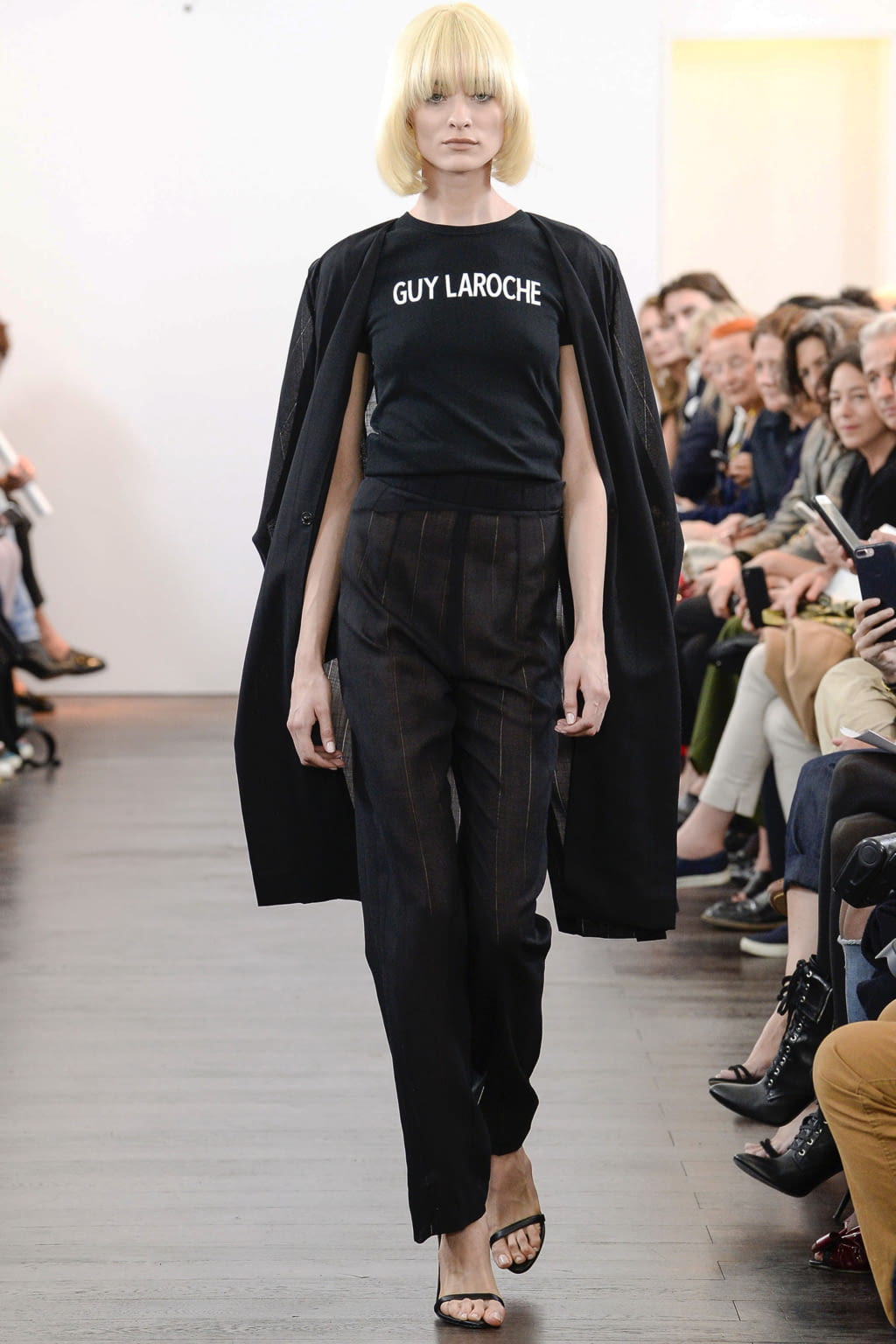 Fashion Week Paris Spring/Summer 2018 look 2 de la collection Guy Laroche womenswear