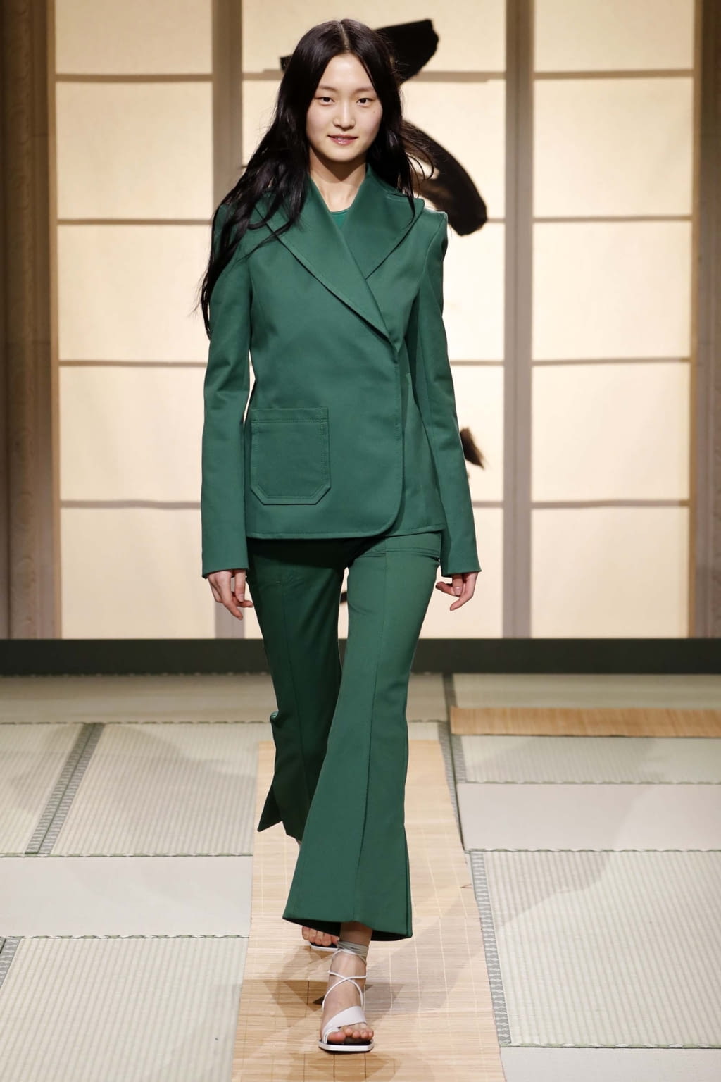 Fashion Week Paris Fall/Winter 2018 look 35 from the H&M Studio collection womenswear
