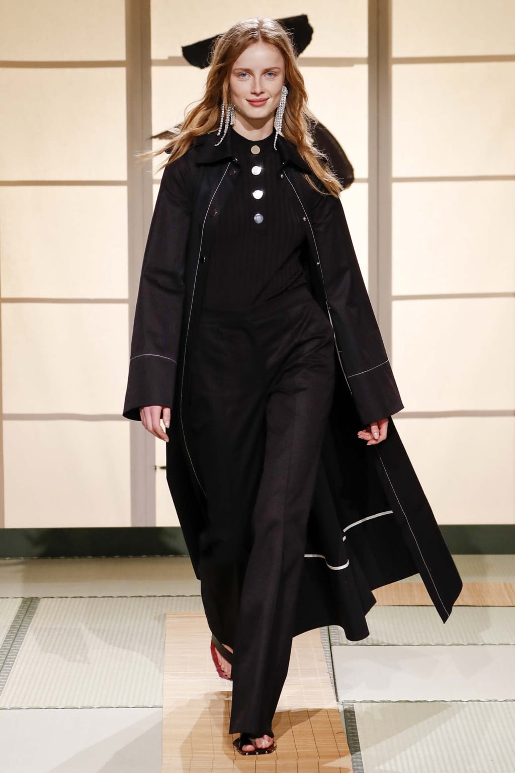 Fashion Week Paris Fall/Winter 2018 look 48 from the H&M Studio collection womenswear
