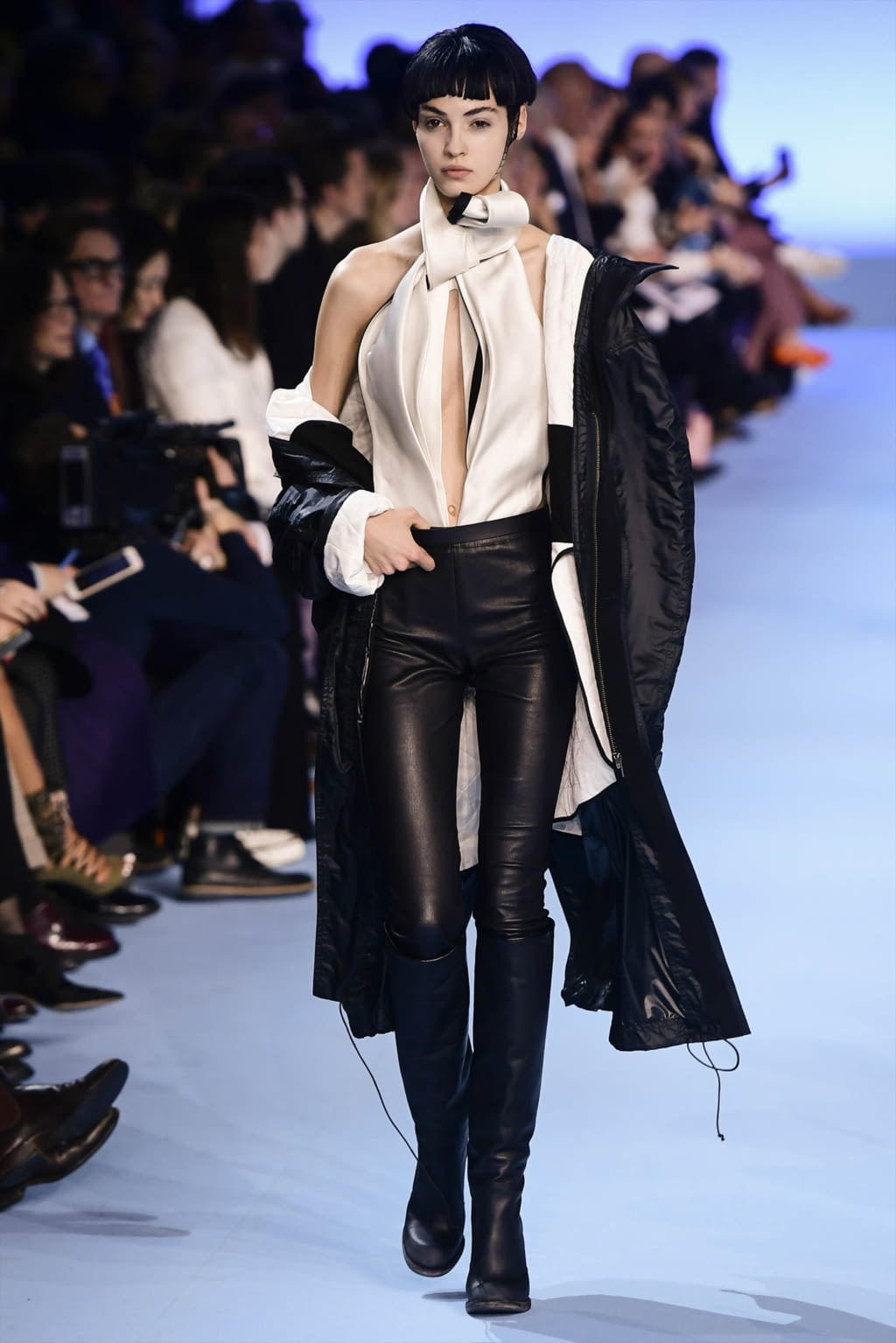 Fashion Week Paris Fall/Winter 2017 look 31 de la collection Haider Ackermann womenswear