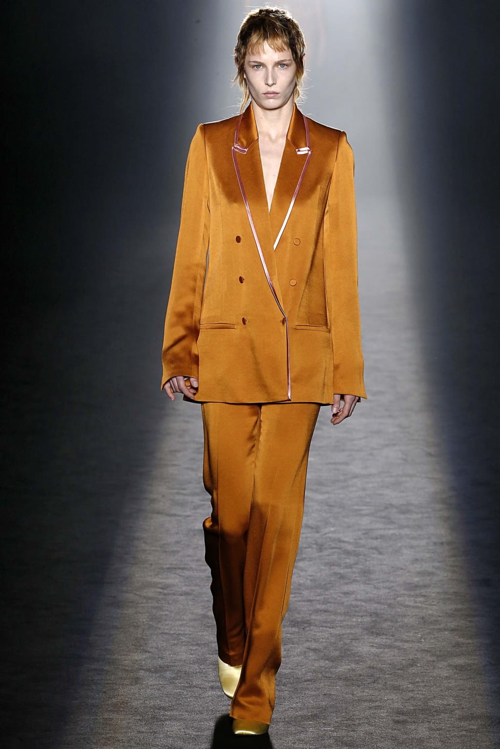 Fashion Week Paris Fall/Winter 2018 look 11 from the Haider Ackermann collection 女装