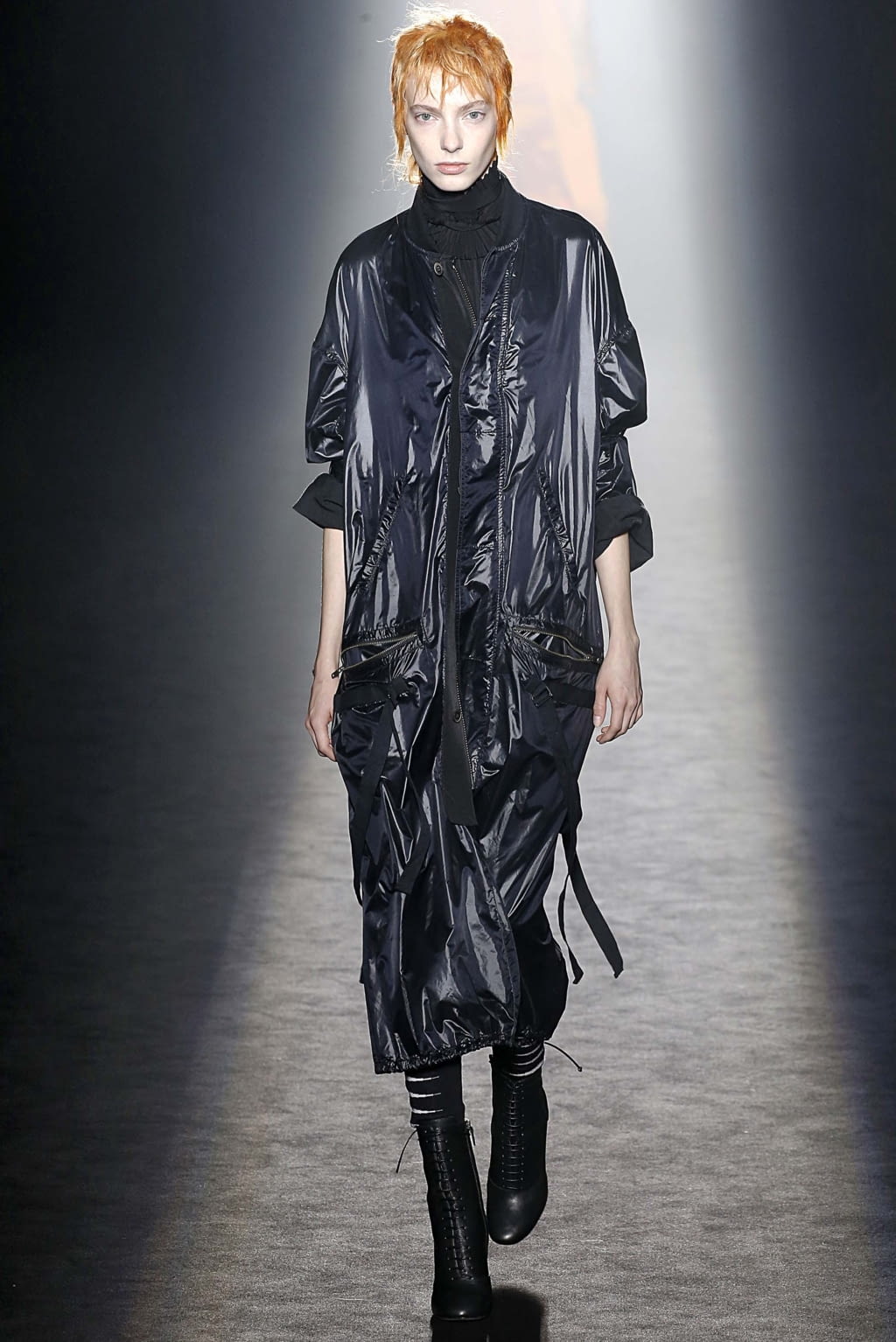Fashion Week Paris Fall/Winter 2018 look 15 from the Haider Ackermann collection 女装