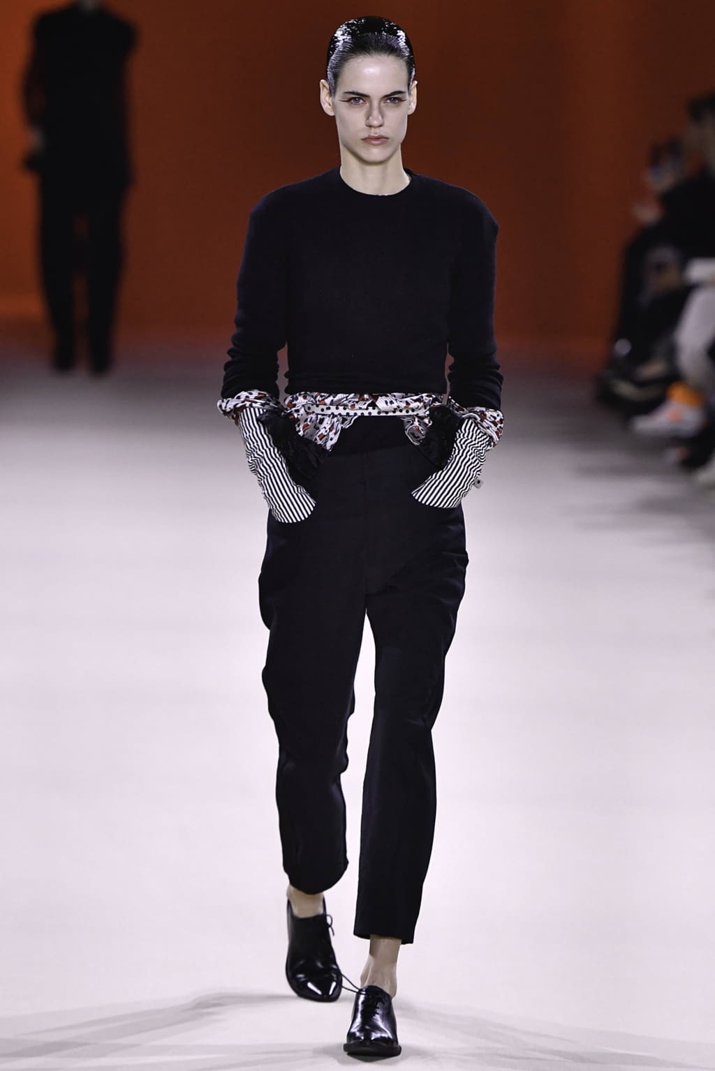 Fashion Week Paris Fall/Winter 2019 look 1 de la collection Haider Ackermann womenswear