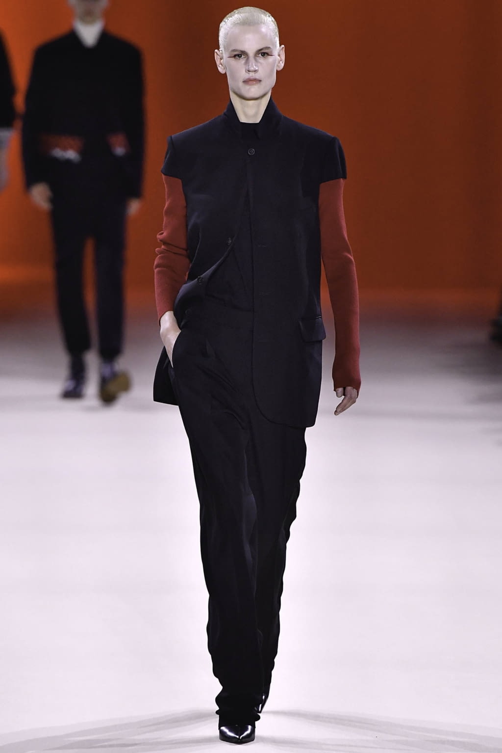 Fashion Week Paris Fall/Winter 2019 look 2 de la collection Haider Ackermann womenswear