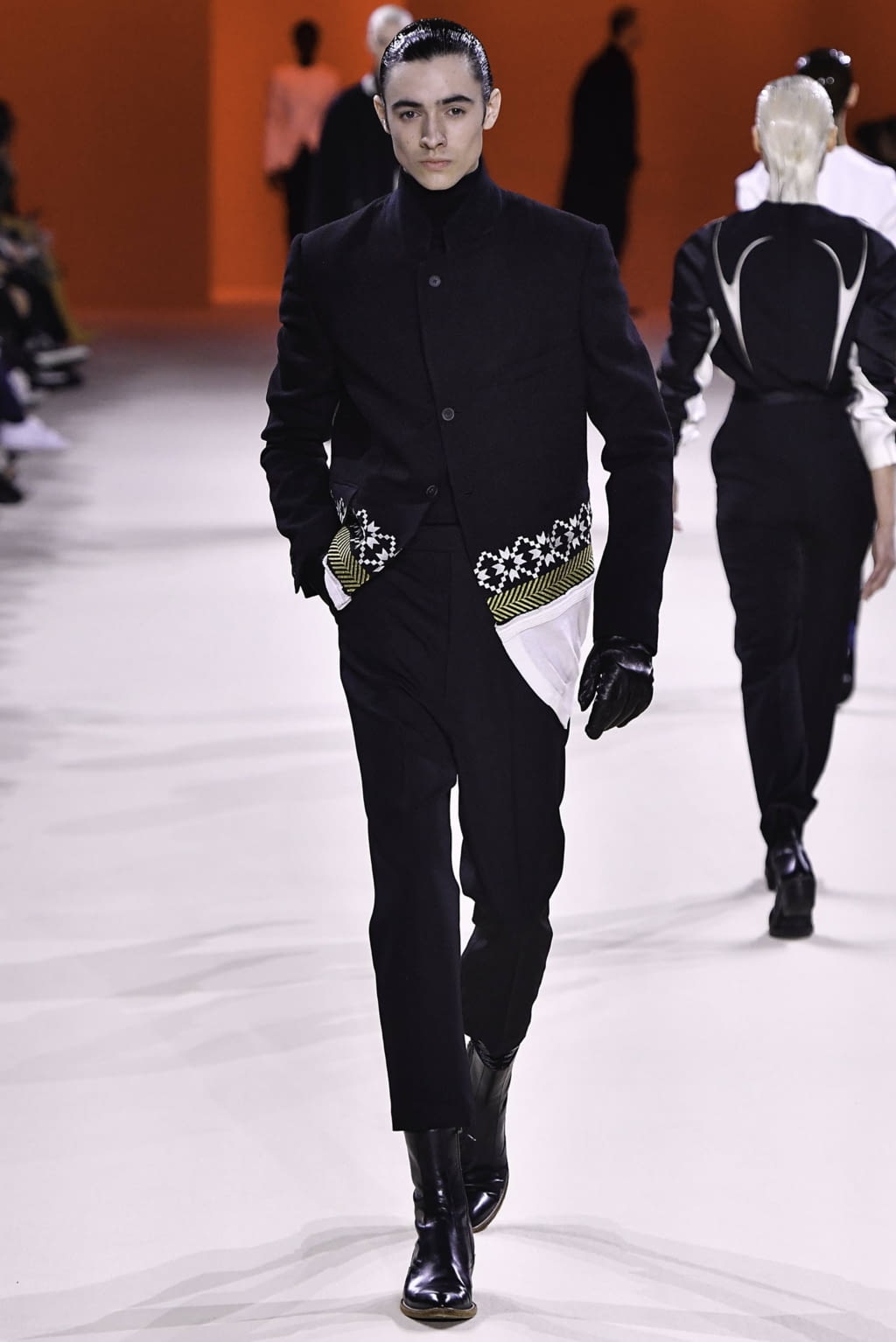 Fashion Week Paris Fall/Winter 2019 look 37 from the Haider Ackermann collection 男装