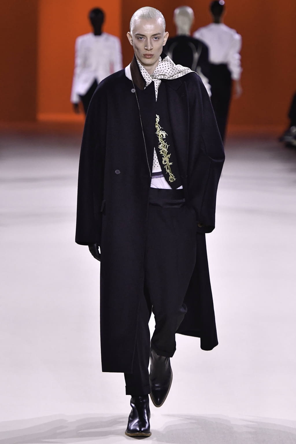 Fashion Week Paris Fall/Winter 2019 look 38 from the Haider Ackermann collection 男装