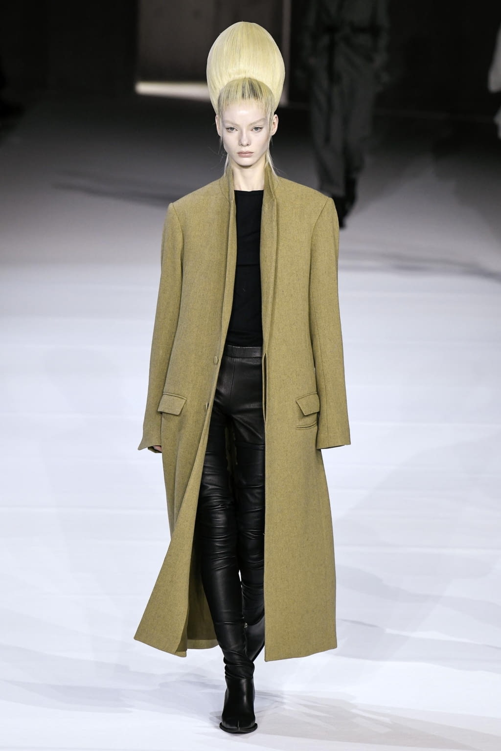 Fashion Week Paris Fall/Winter 2020 look 8 from the Haider Ackermann collection 女装