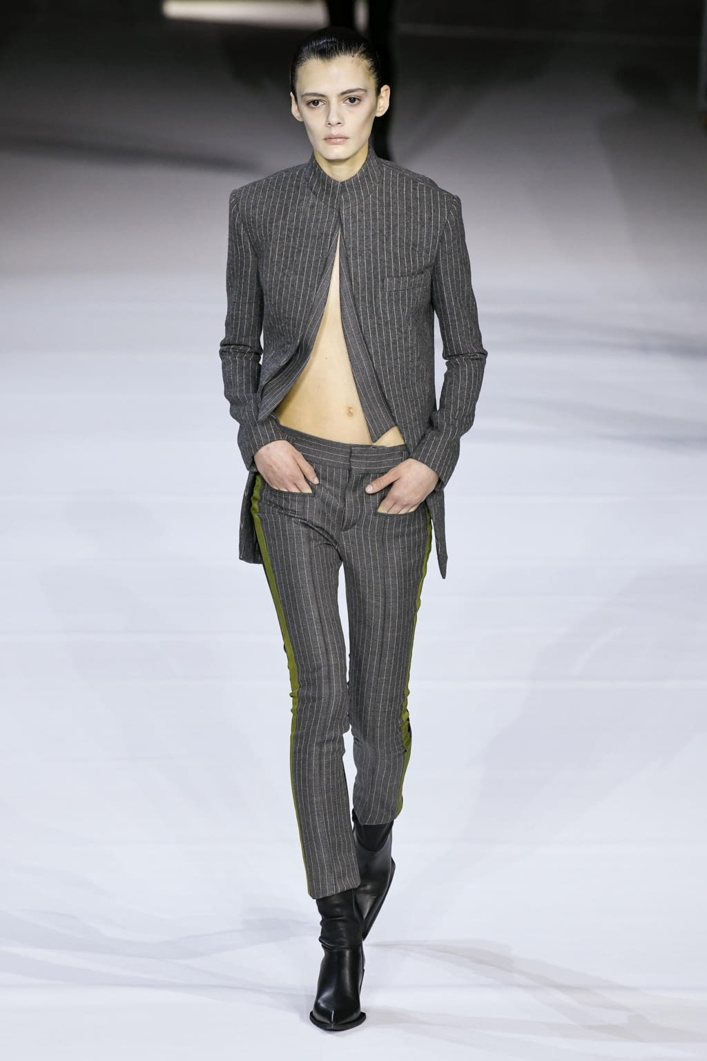 Fashion Week Paris Fall/Winter 2020 look 12 from the Haider Ackermann collection 女装