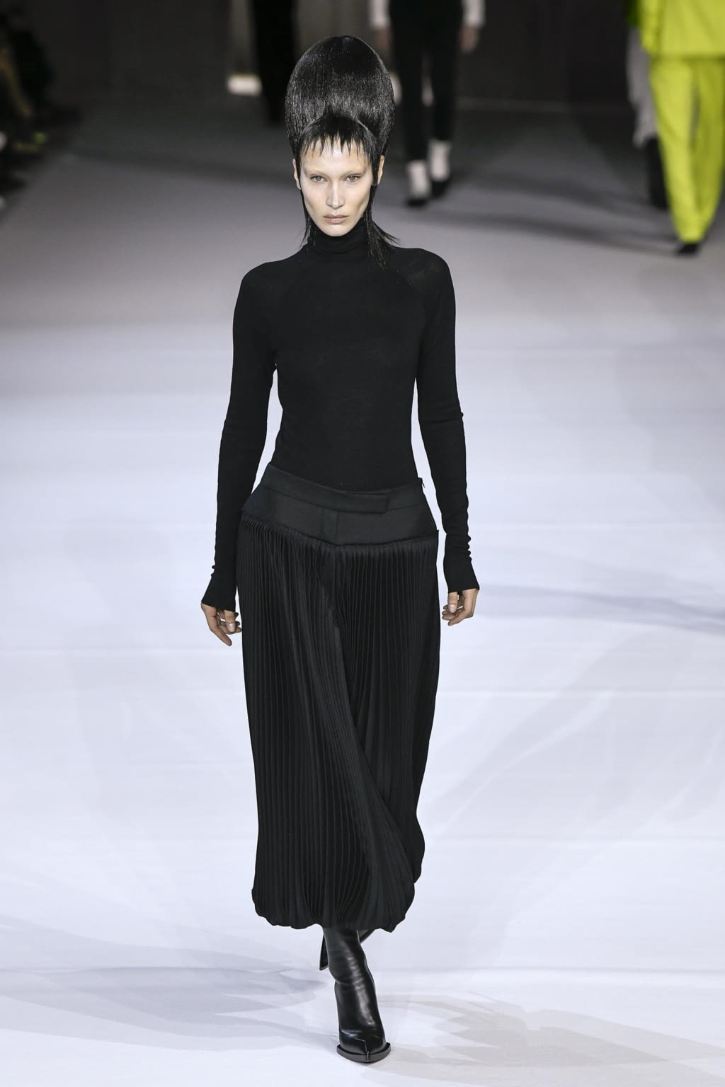 Fashion Week Paris Fall/Winter 2020 look 18 from the Haider Ackermann collection womenswear