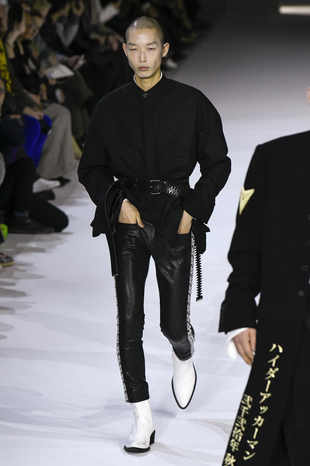 Fashion Week Paris Fall/Winter 2020 look 25 from the Haider Ackermann collection 女装