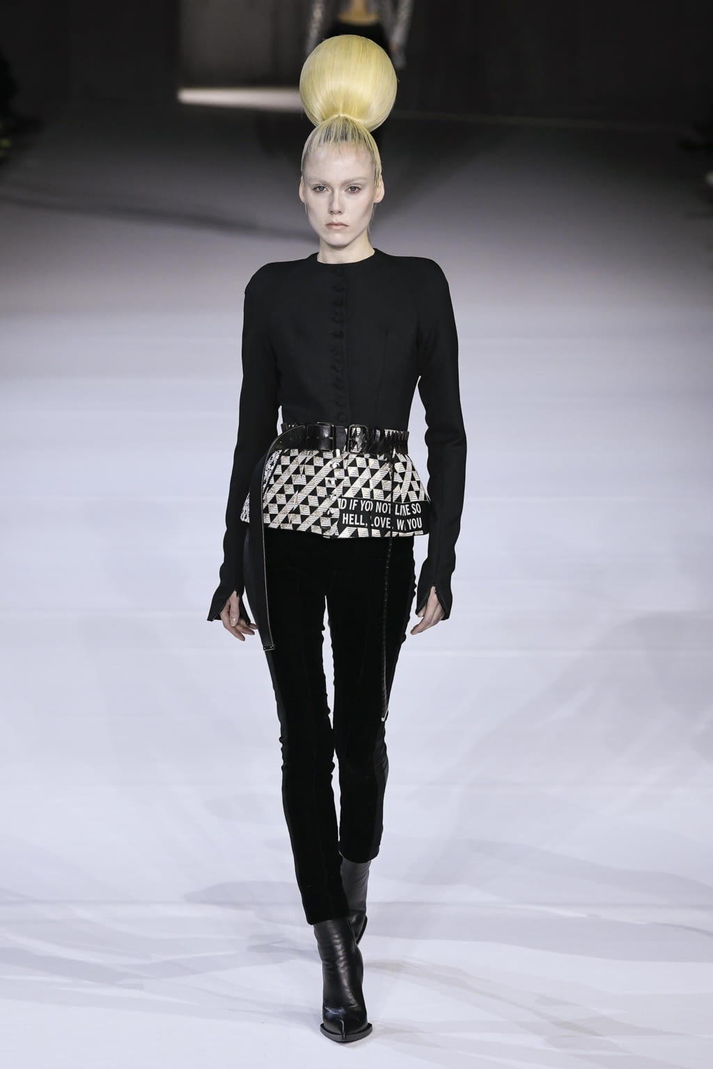 Fashion Week Paris Fall/Winter 2020 look 33 from the Haider Ackermann collection womenswear