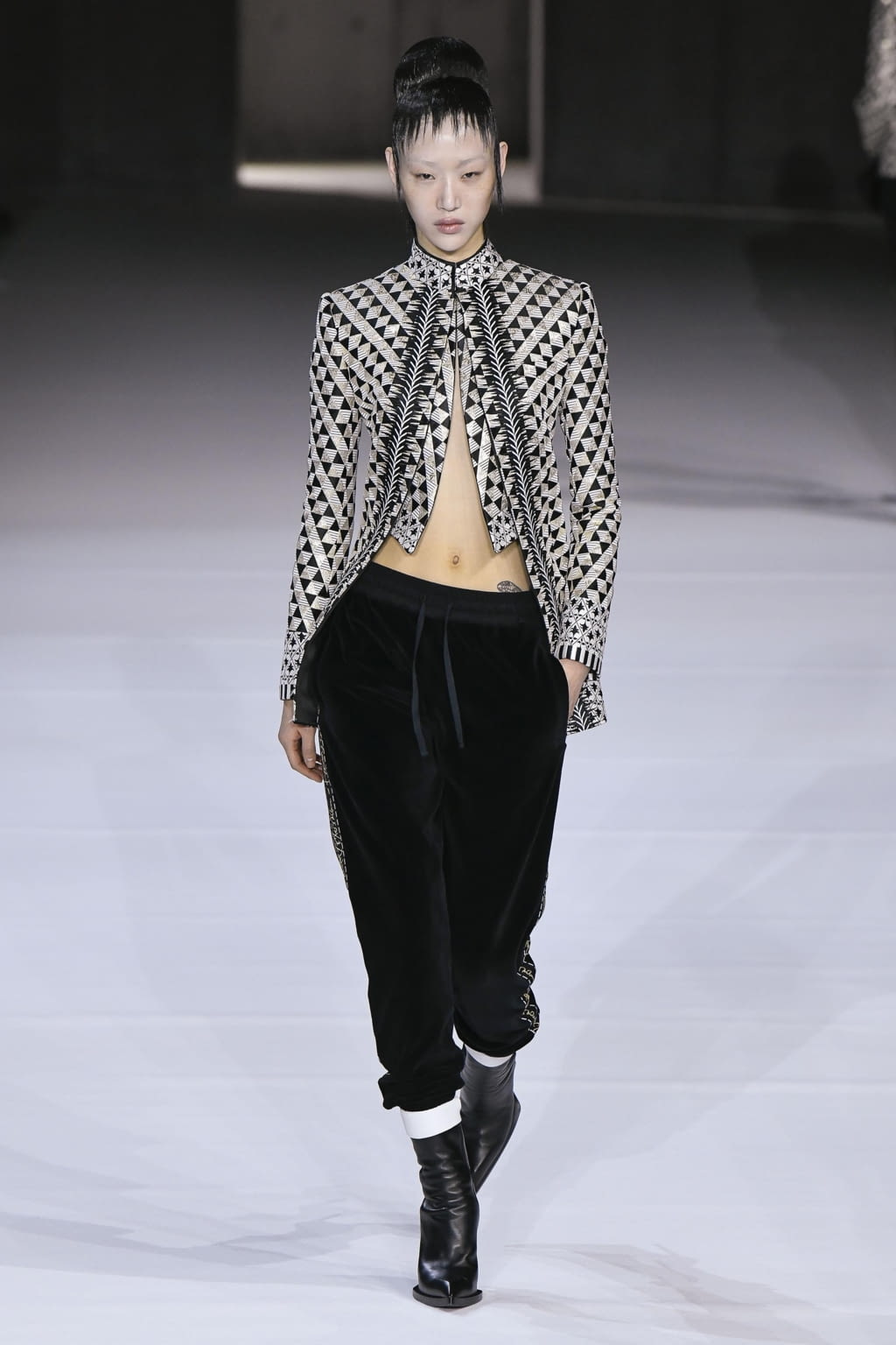 Fashion Week Paris Fall/Winter 2020 look 34 from the Haider Ackermann collection womenswear
