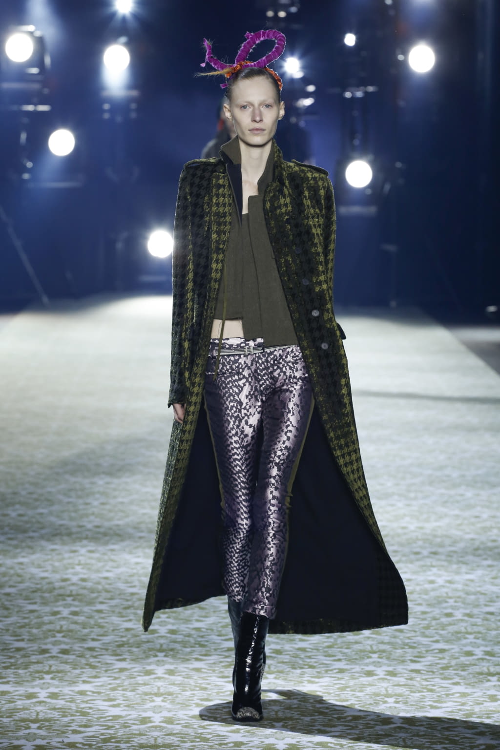 Fashion Week Paris Fall/Winter 2016 look 1 de la collection Haider Ackermann womenswear