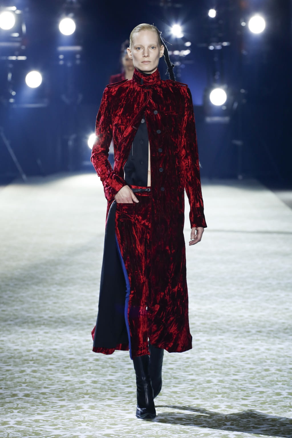 Fashion Week Paris Fall/Winter 2016 look 7 de la collection Haider Ackermann womenswear