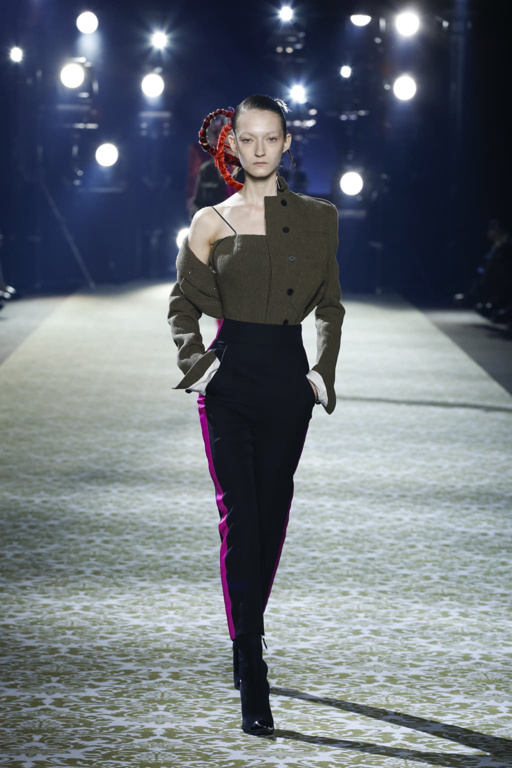 Fashion Week Paris Fall/Winter 2016 look 12 de la collection Haider Ackermann womenswear