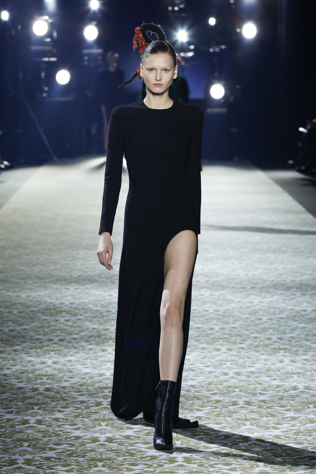 Fashion Week Paris Fall/Winter 2016 look 29 de la collection Haider Ackermann womenswear
