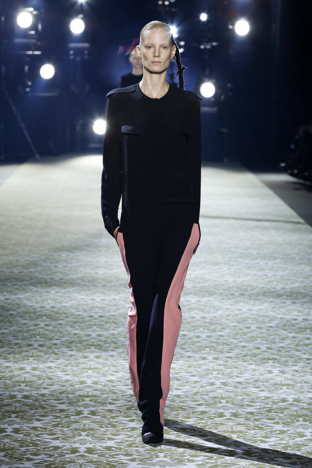 Fashion Week Paris Fall/Winter 2016 look 31 de la collection Haider Ackermann womenswear