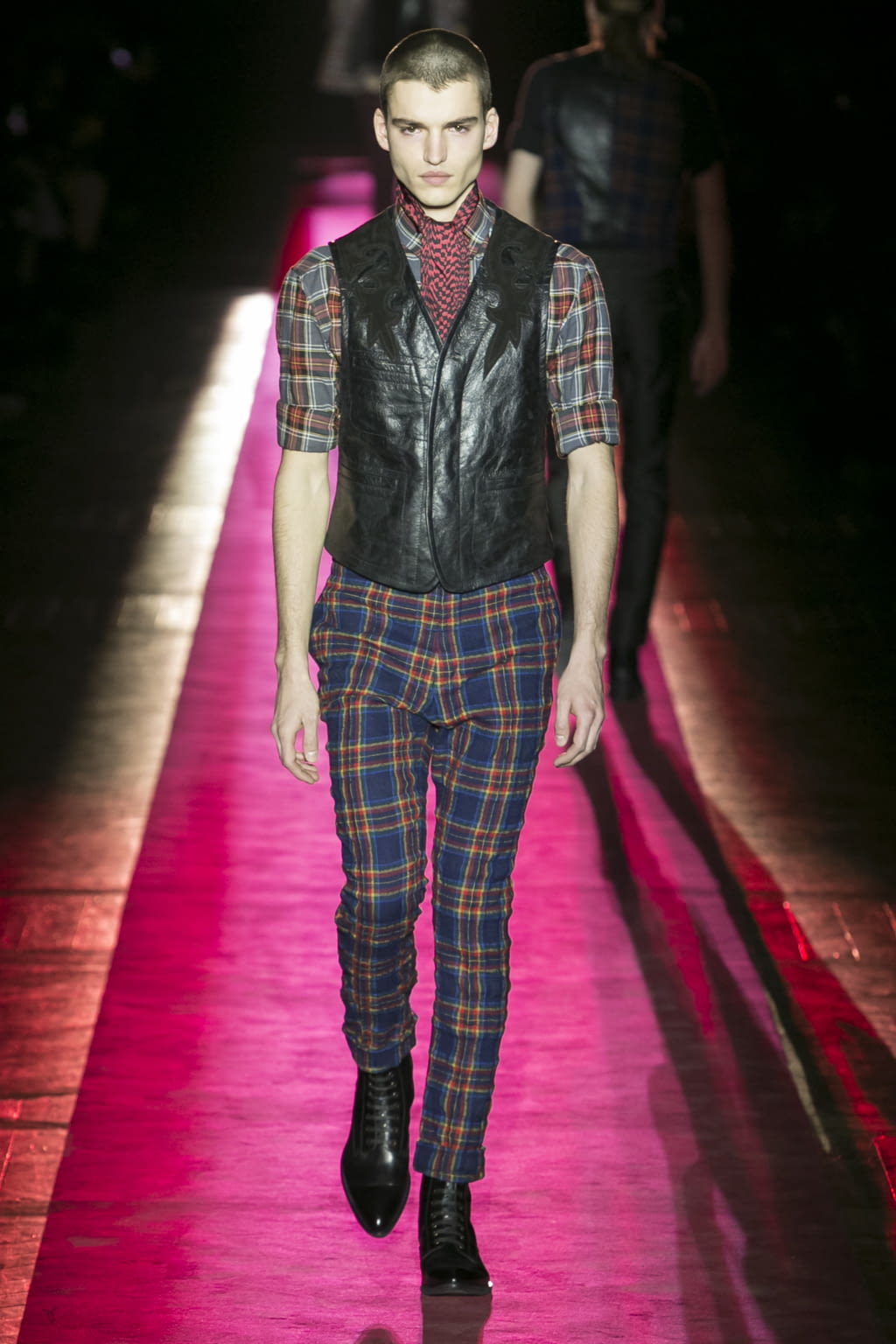 Fashion Week Paris Fall/Winter 2017 look 2 from the Haider Ackermann collection menswear