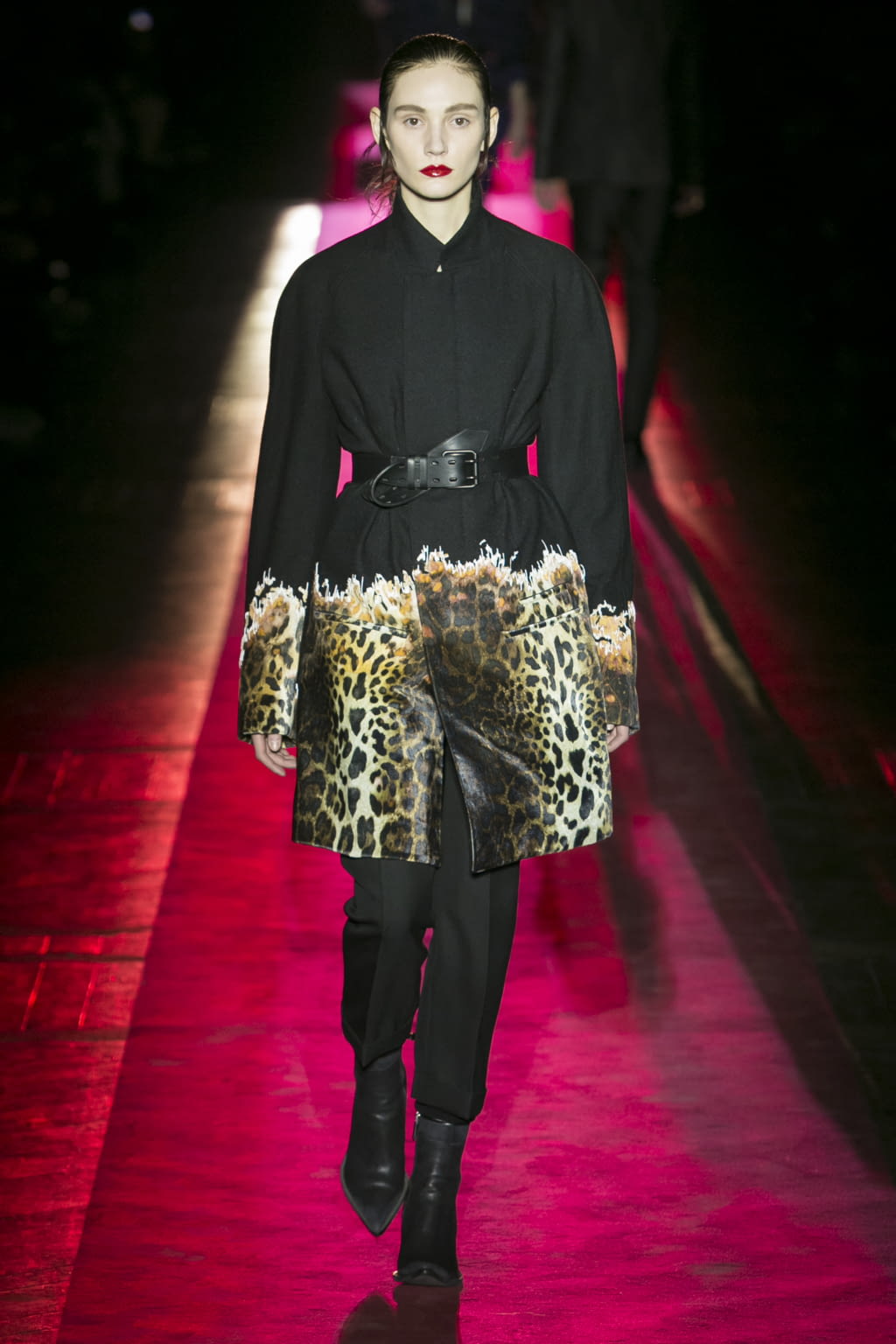 Fashion Week Paris Fall/Winter 2017 look 9 from the Haider Ackermann collection menswear