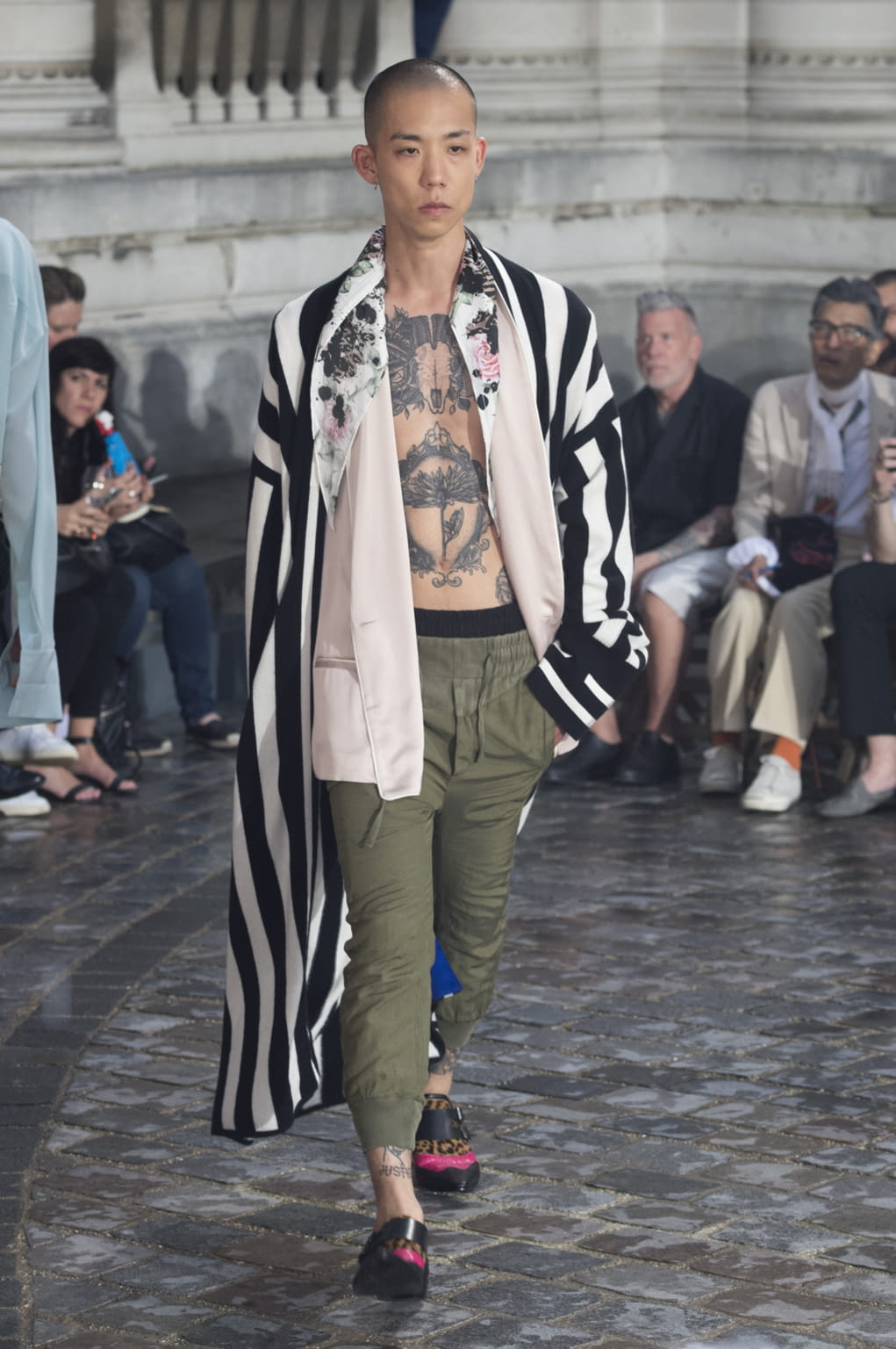 Fashion Week Paris Spring/Summer 2017 look 16 from the Haider Ackermann collection menswear