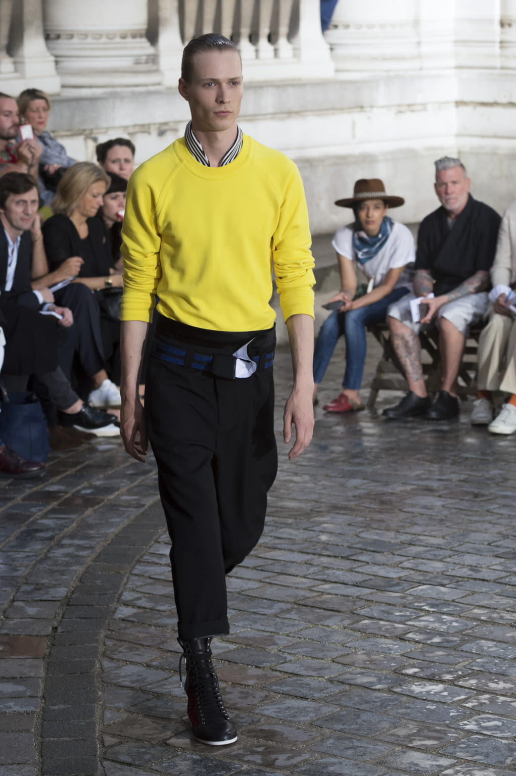 Fashion Week Paris Spring/Summer 2017 look 25 from the Haider Ackermann collection menswear