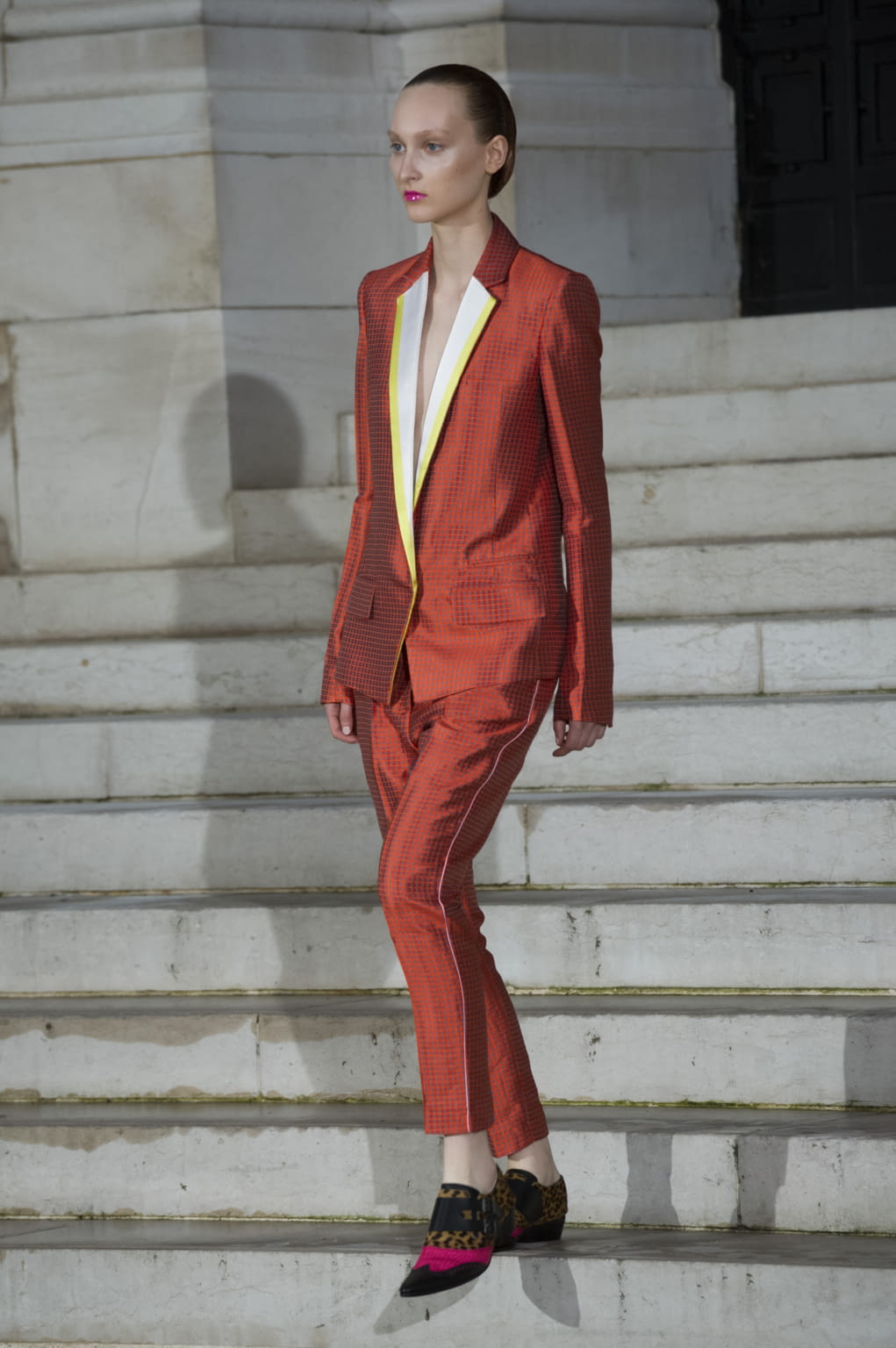 Fashion Week Paris Spring/Summer 2017 look 19 from the Haider Ackermann collection 男装