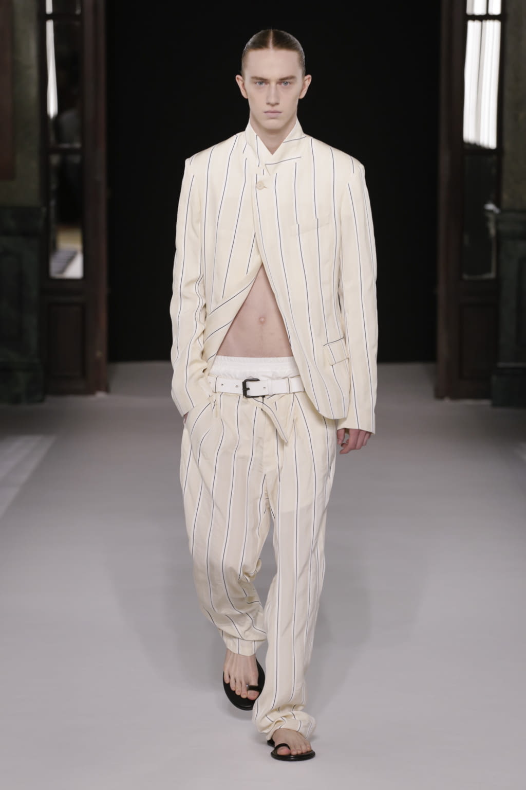 Fashion Week Paris Spring/Summer 2018 look 7 from the Haider Ackermann collection 男装
