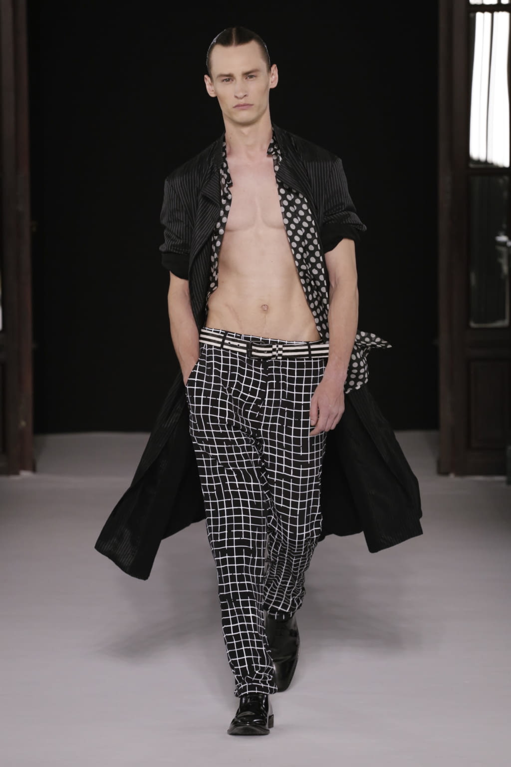 Fashion Week Paris Spring/Summer 2018 look 10 from the Haider Ackermann collection menswear