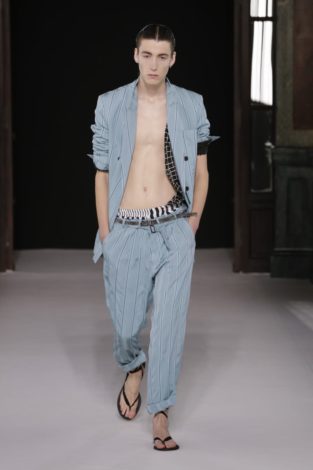 Fashion Week Paris Spring/Summer 2018 look 11 from the Haider Ackermann collection 男装