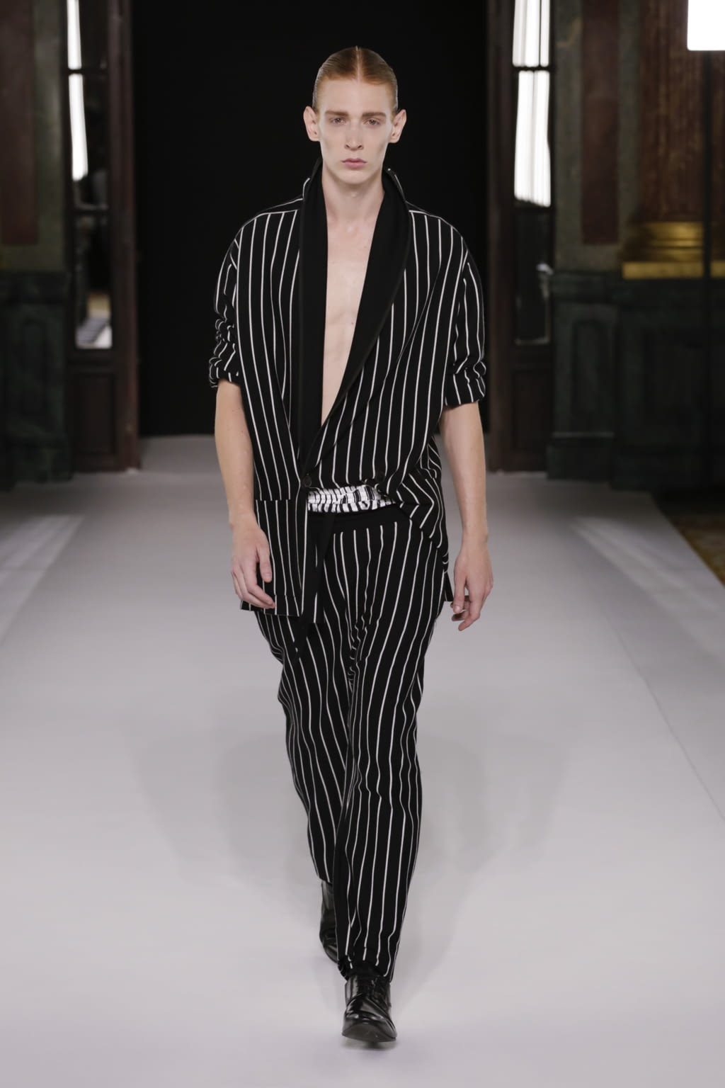 Fashion Week Paris Spring/Summer 2018 look 14 from the Haider Ackermann collection 男装