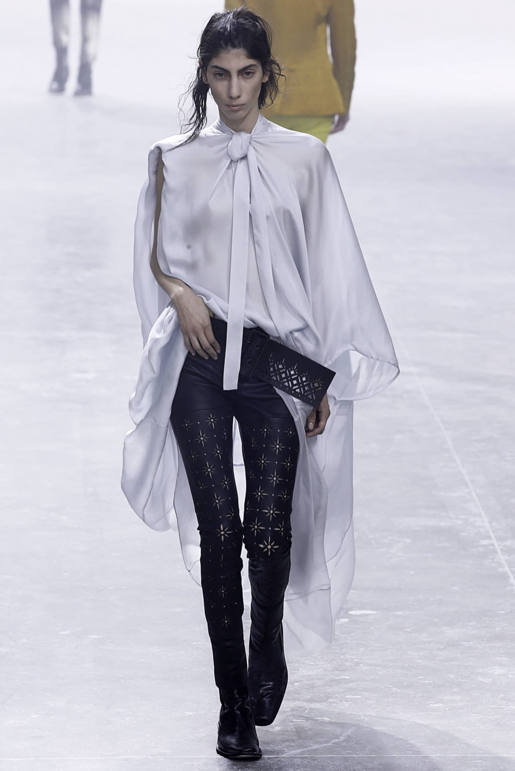 Fashion Week Paris Spring/Summer 2019 look 20 from the Haider Ackermann collection 女装