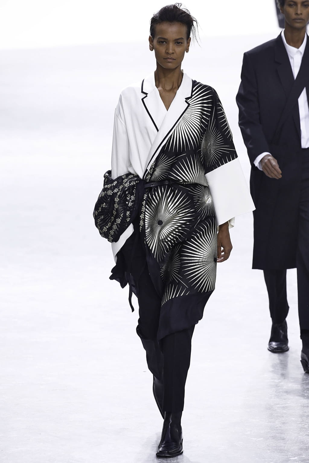 Fashion Week Paris Spring/Summer 2019 look 34 from the Haider Ackermann collection 女装