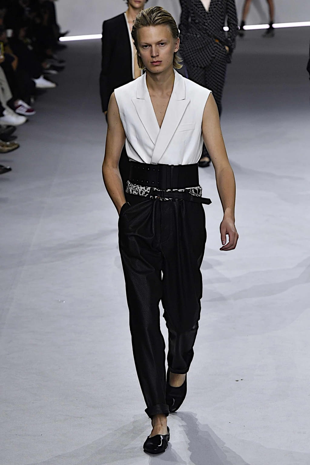 Fashion Week Paris Spring/Summer 2020 look 8 from the Haider Ackermann collection 女装