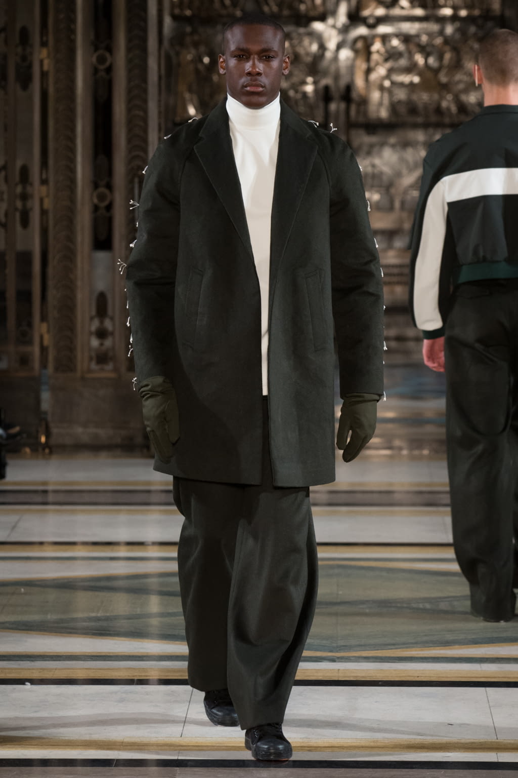 Fashion Week London Fall/Winter 2017 look 17 from the Harry Xu collection 男装
