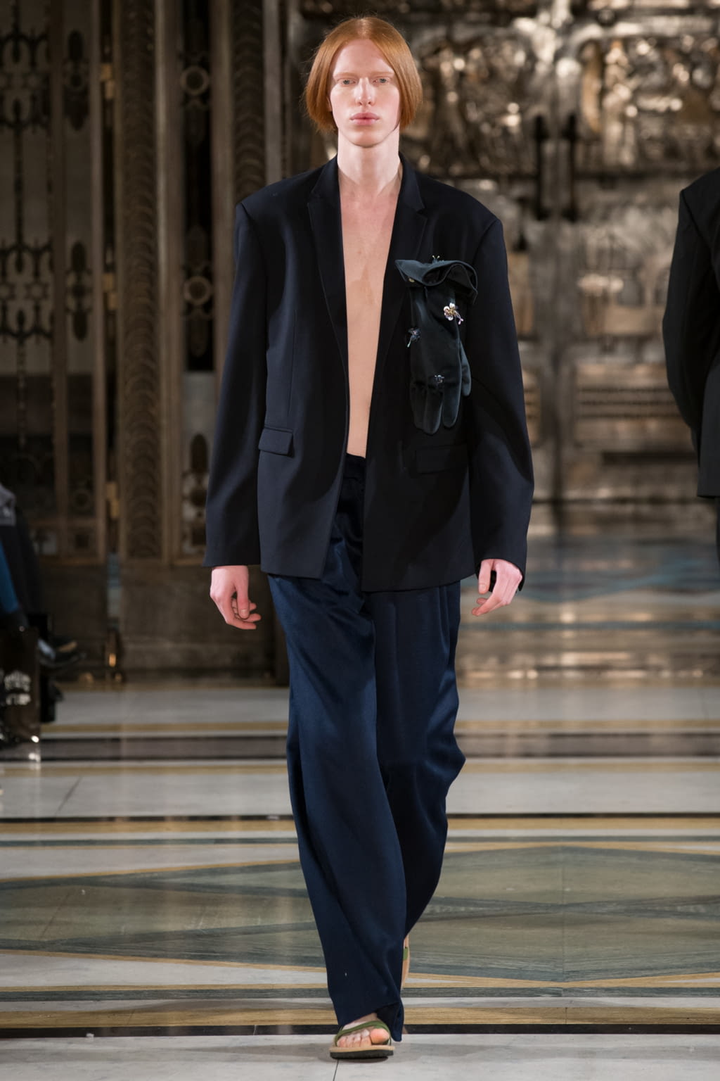 Fashion Week London Fall/Winter 2017 look 21 from the Harry Xu collection 男装