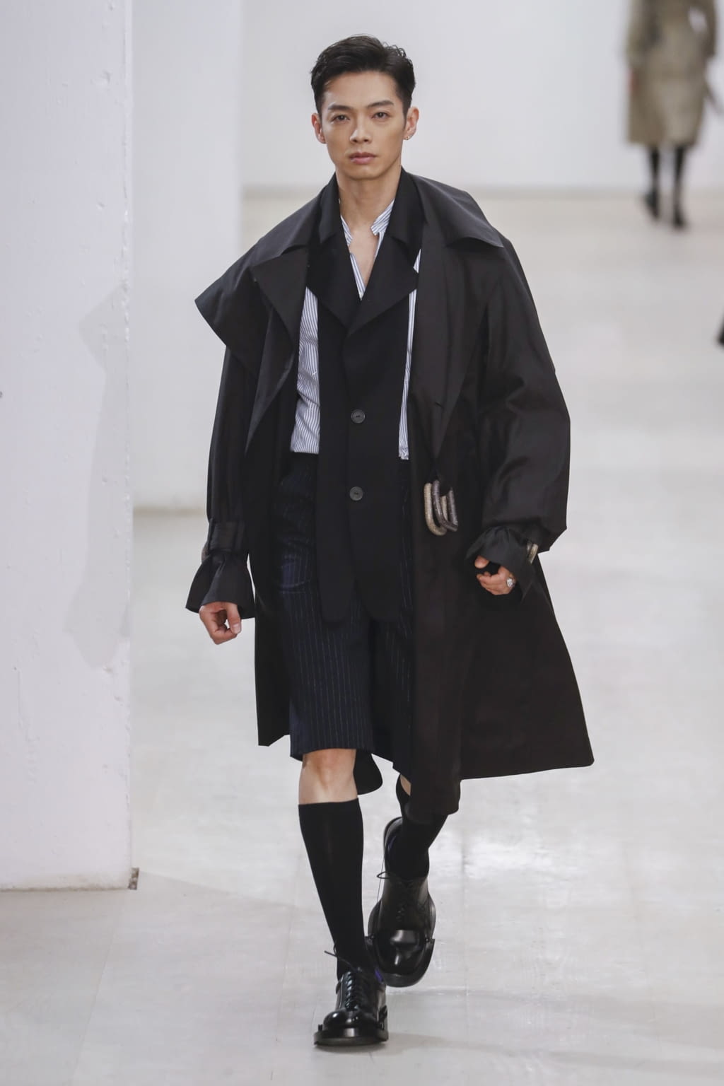 Fashion Week London Spring/Summer 2020 look 39 from the Hazzys collection 女装