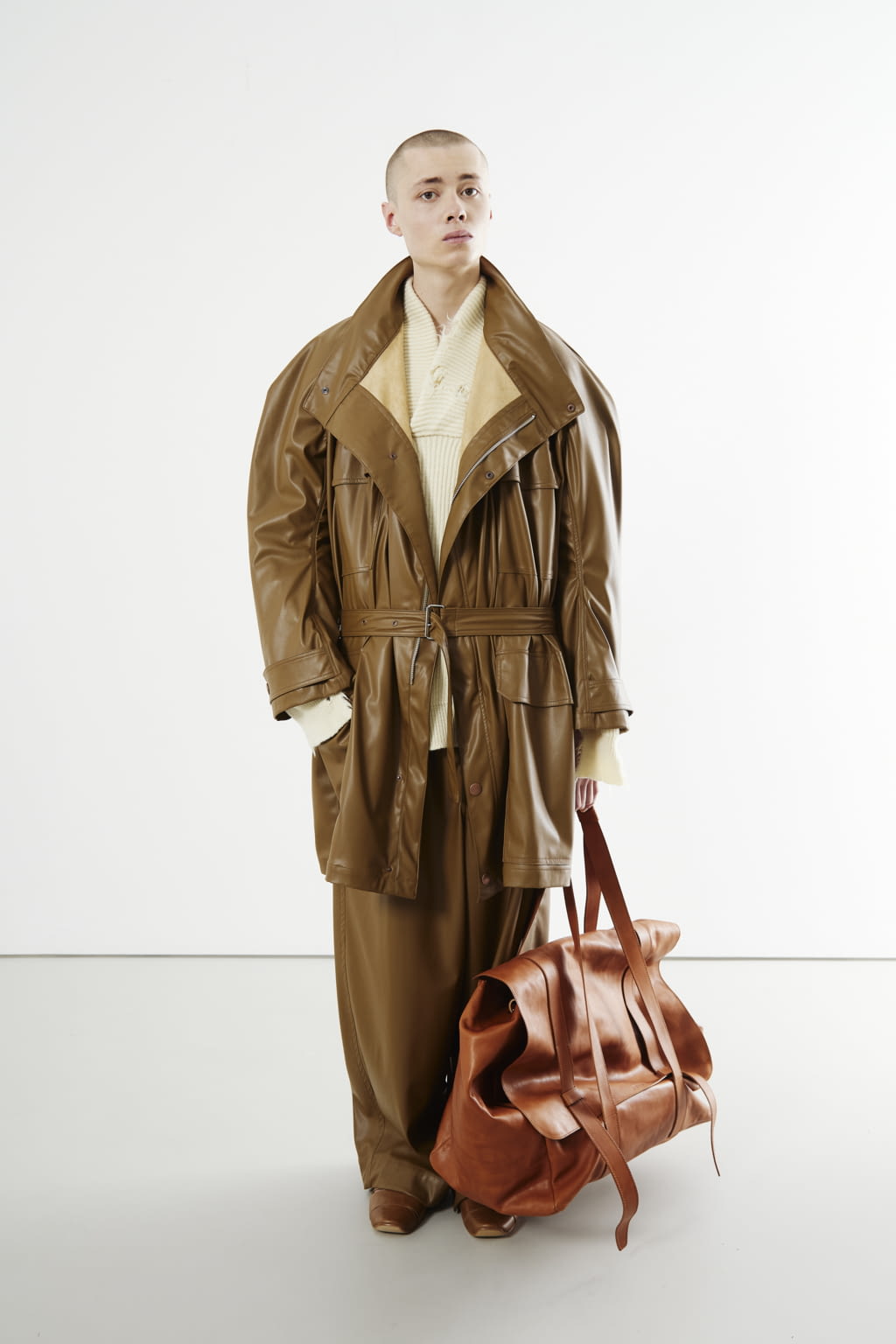 Fashion Week Paris Fall/Winter 2022 look 6 de la collection Hed Mayner menswear