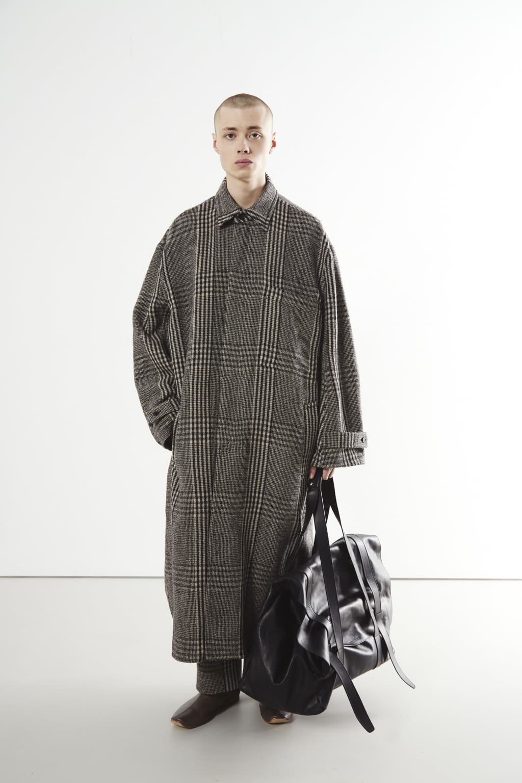 Fashion Week Paris Fall/Winter 2022 look 10 from the Hed Mayner collection menswear