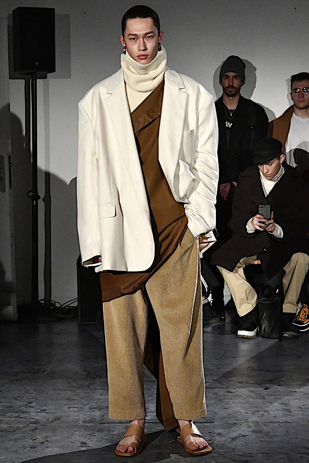 Fashion Week Paris Fall/Winter 2019 look 19 from the Hed Mayner collection 男装
