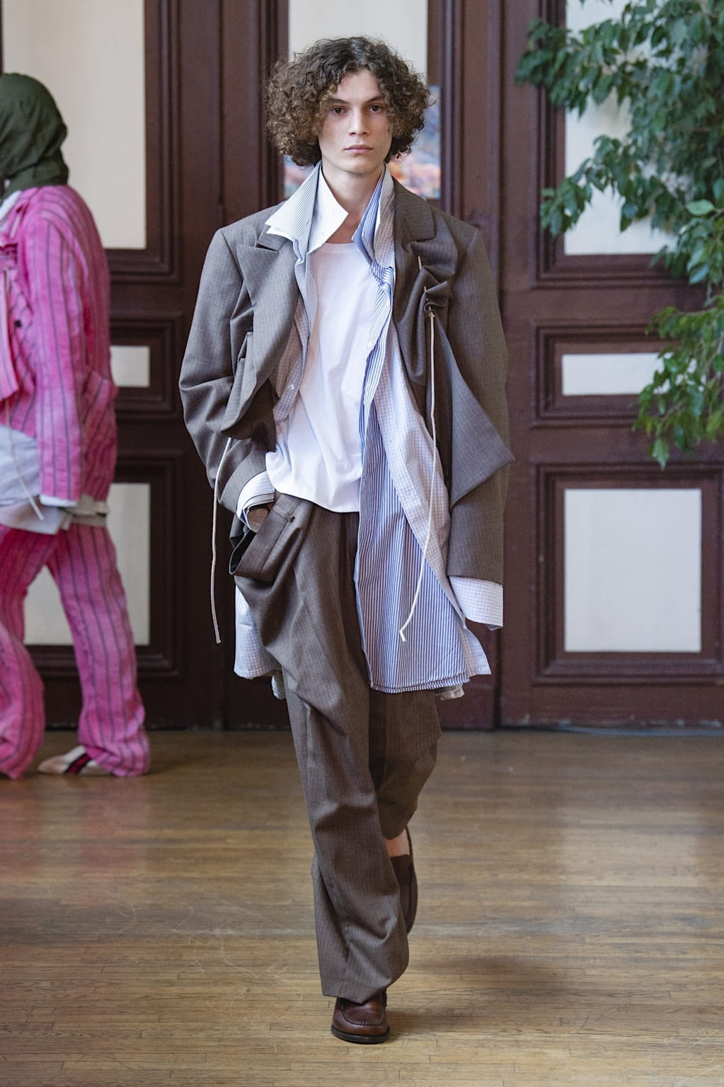Fashion Week Paris Spring/Summer 2019 look 2 from the Hed Mayner collection menswear