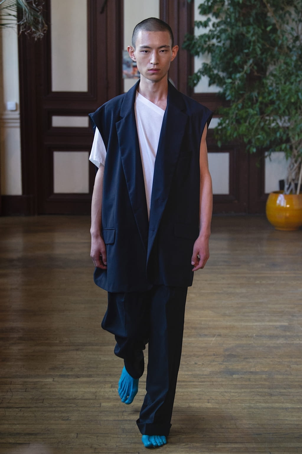 Fashion Week Paris Spring/Summer 2019 look 17 from the Hed Mayner collection menswear