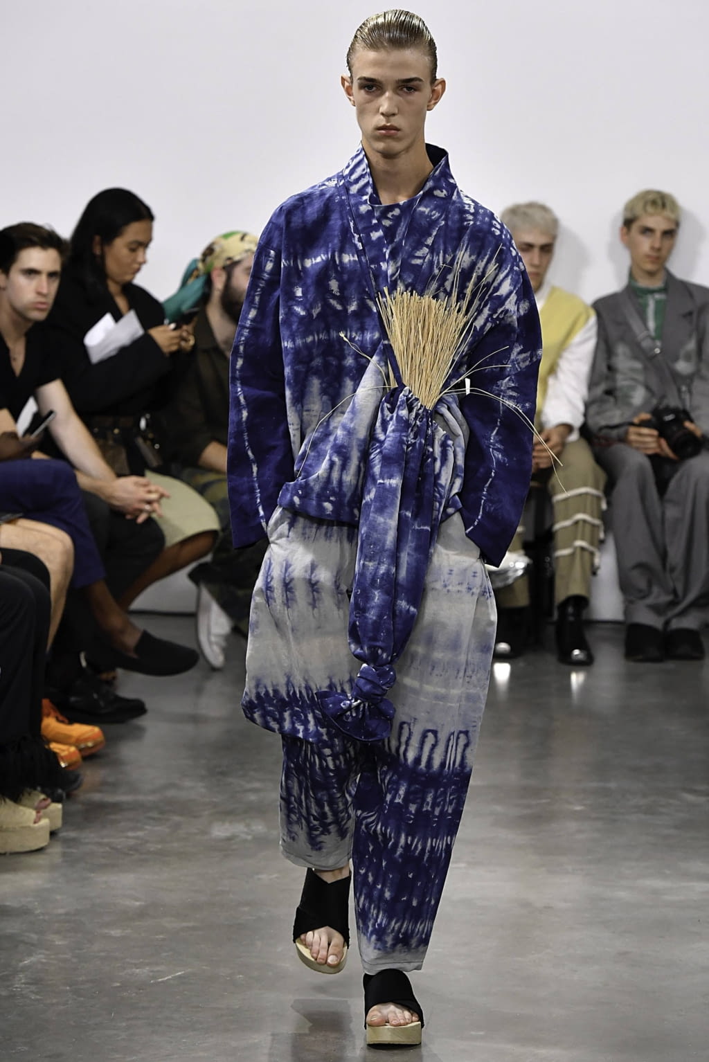 Fashion Week Paris Spring/Summer 2020 look 10 de la collection Hed Mayner menswear